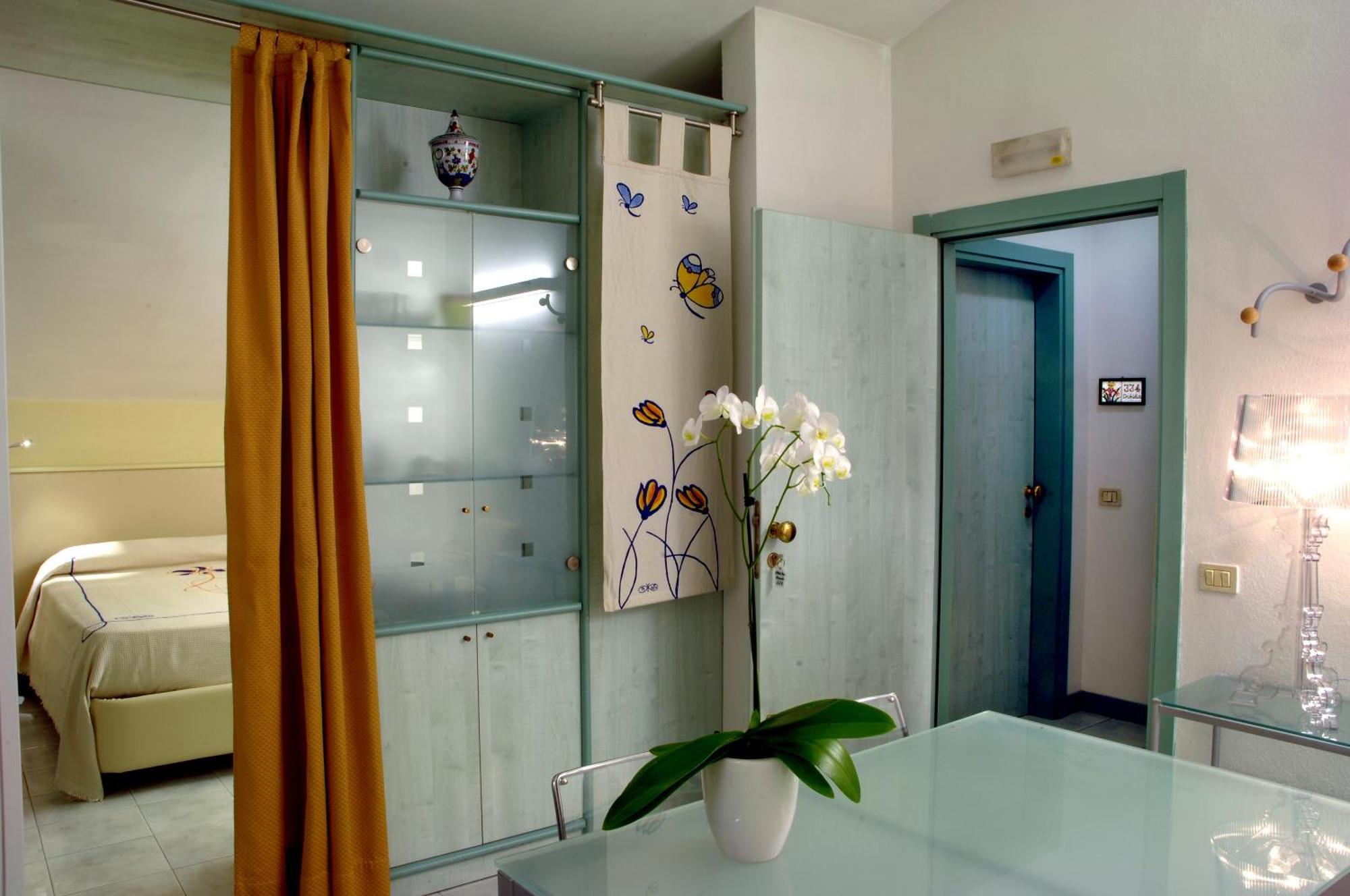Hotel Eros Residence แชร์เวีย ภายนอก รูปภาพ