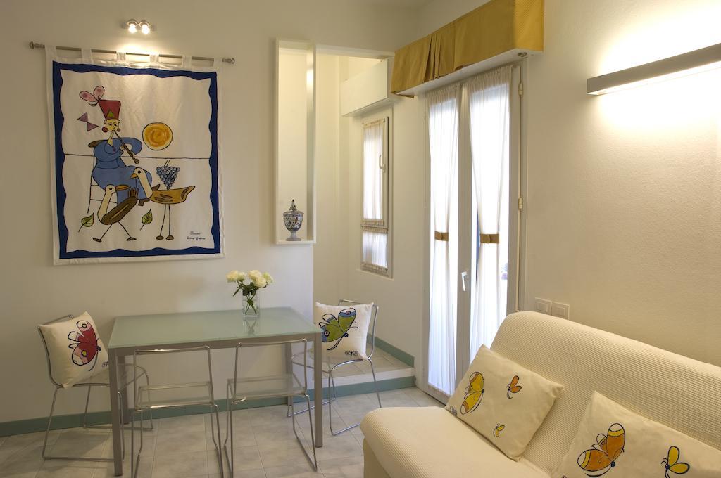 Hotel Eros Residence แชร์เวีย ภายนอก รูปภาพ