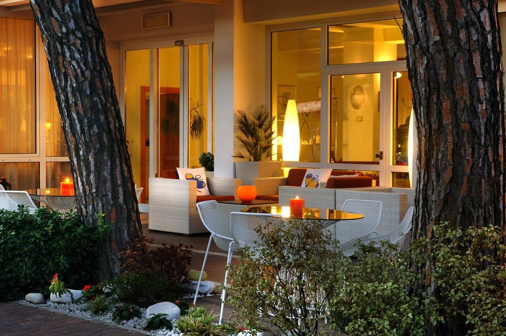 Hotel Eros Residence แชร์เวีย ภายนอก รูปภาพ